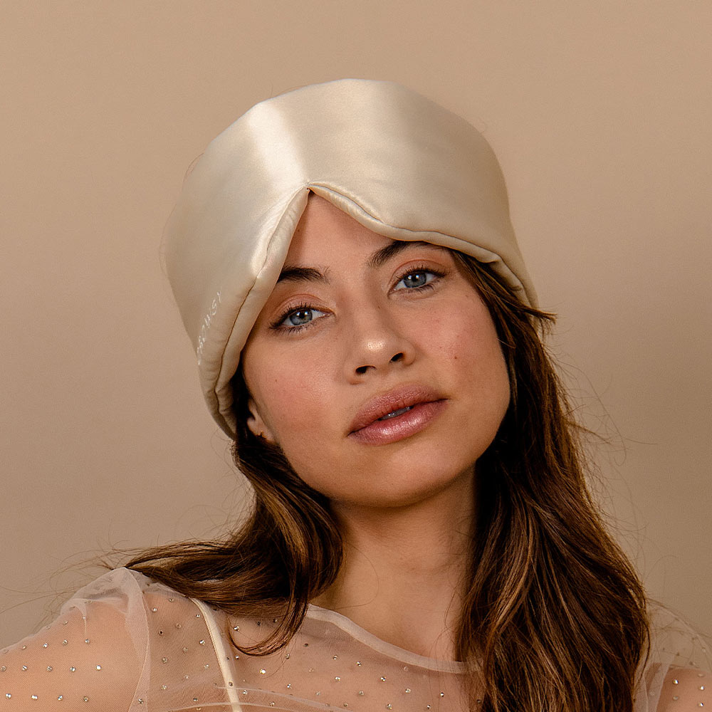 Drowsy-Sleep-Co-Dusty-Gold-Silk-Sleep-Mask2.jpg__PID:b6c650d8-d5b3-47dc-9642-3746db729e27